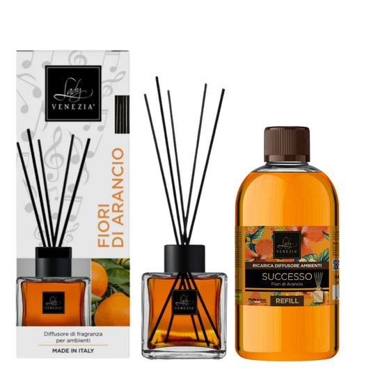 Diffusore Ambiente "Cubo" con Bastoncini - Fiori d'Arancio  - 100 ml +  Ricarica Diffusore Ambienti "Sensazioni" - Fiori d'Arancio - 500 ml